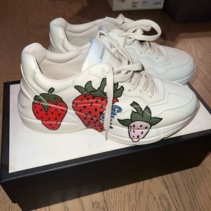 GUCCI RHYTON ‘Gucci Strawberry’ SIZE 40.5 US MEN 8 EXCELLENT CONDITION